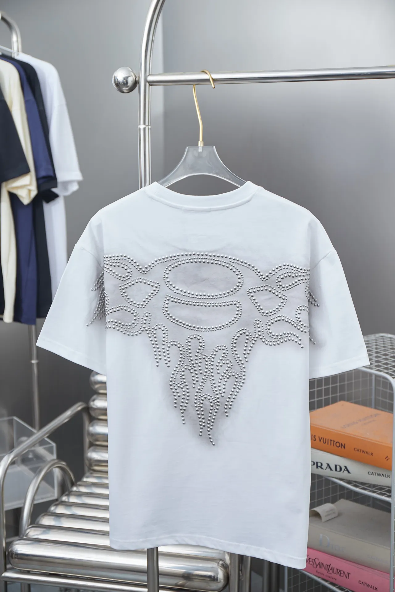 🅿️220 Ch*ome Hearte 25SS new style for early spring, short-sleeved Croix heart diamonds, light luxury, essential item for daily commuting for men and women, correct version, welcome to compare, detailed features · 320g 100% pure cotton double yarn jersey fabric · Special thickened 32 pieces of double-strand 1X1 thread in the same vat custom dyeing · Imported Australian matte pearlescent diamonds ➕ Artificial spray color · Double needle stitching and cross-stitching process · Original main mark, washed tag, brand moisture-proof paper packaging Color: black/white Size: S/M/L/XL